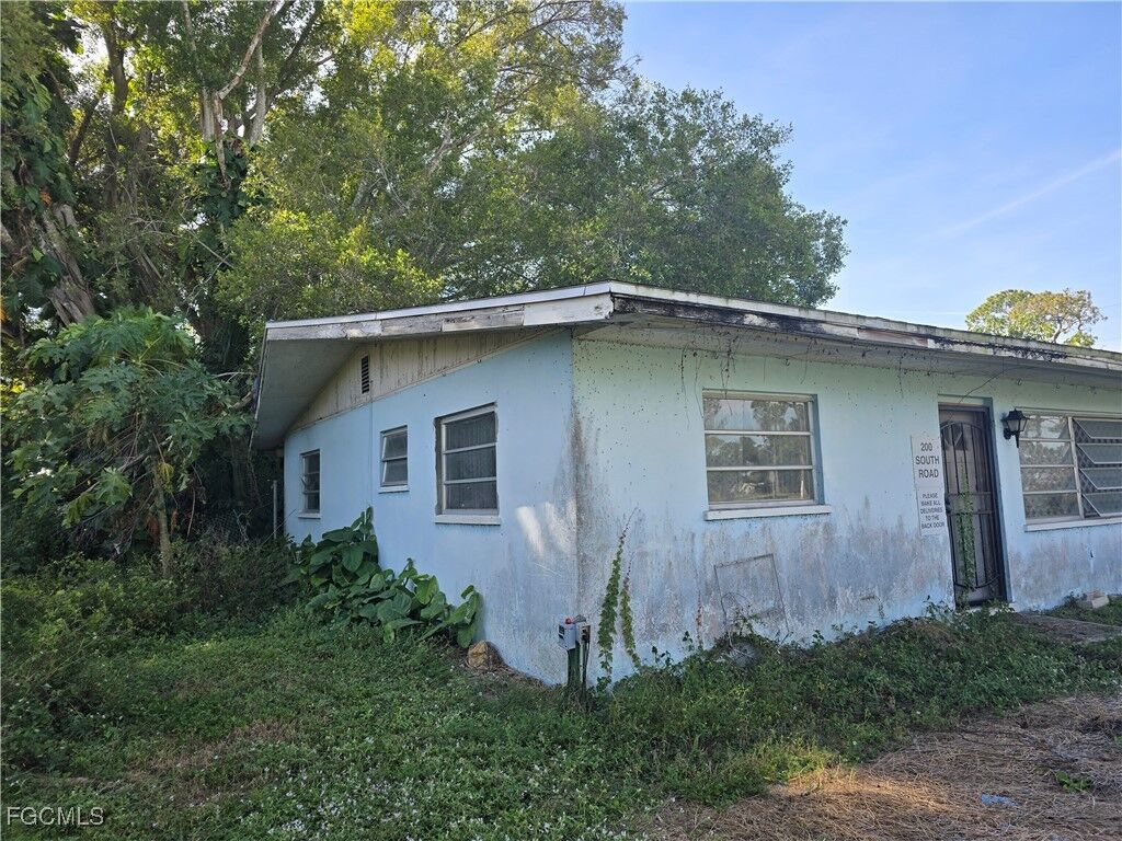 Property Photo:  200 South Road  FL 33907 