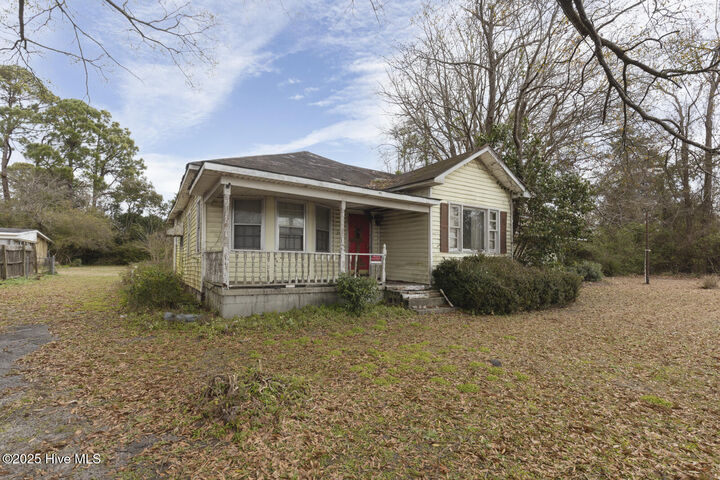 Property Photo: 202 Kinston Highway NC 28574