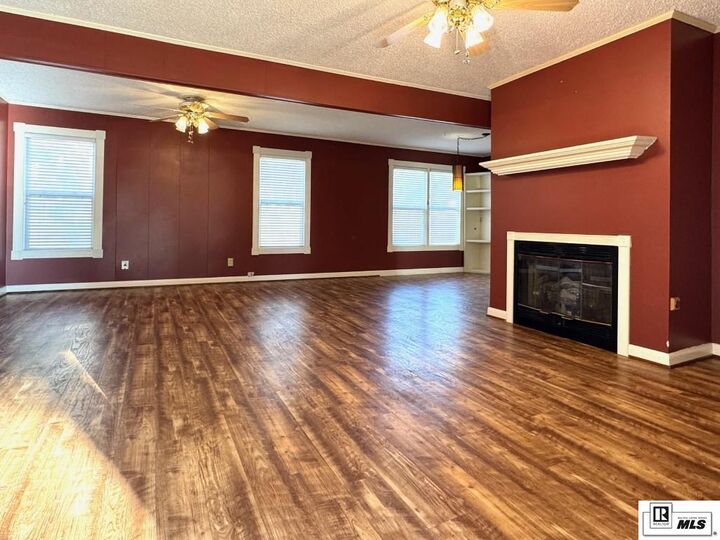 Property Photo: 402 Broadmoor Boulevard LA 71203