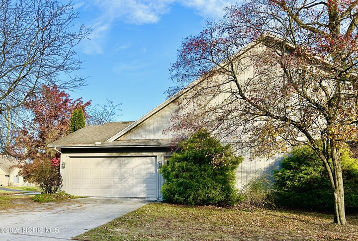 Property Photo: 6843 Kristi Lynne Lane OH 43617