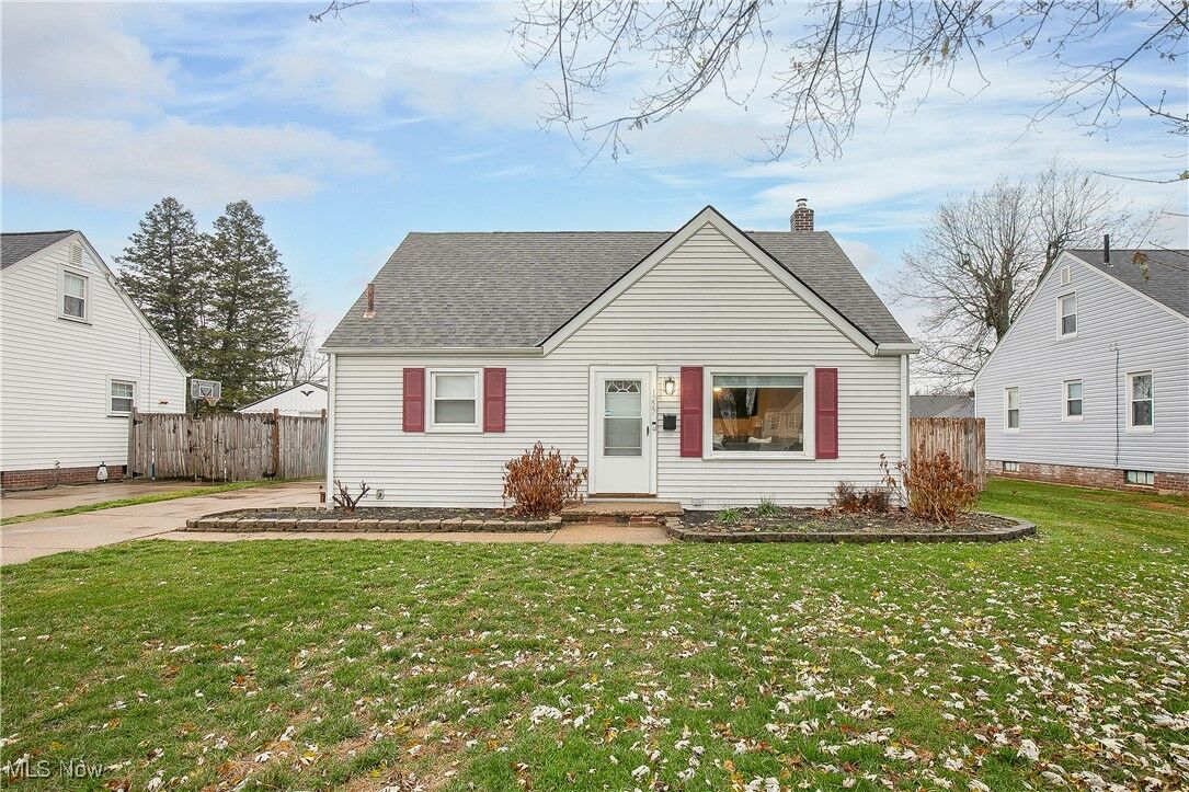 Property Photo: 1227 Ellwood Avenue SW OH 44710