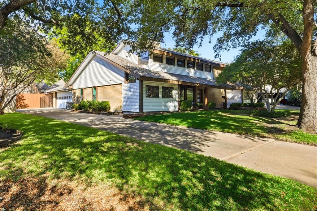 Property Photo:  2813 Raintree Drive  TX 75006 