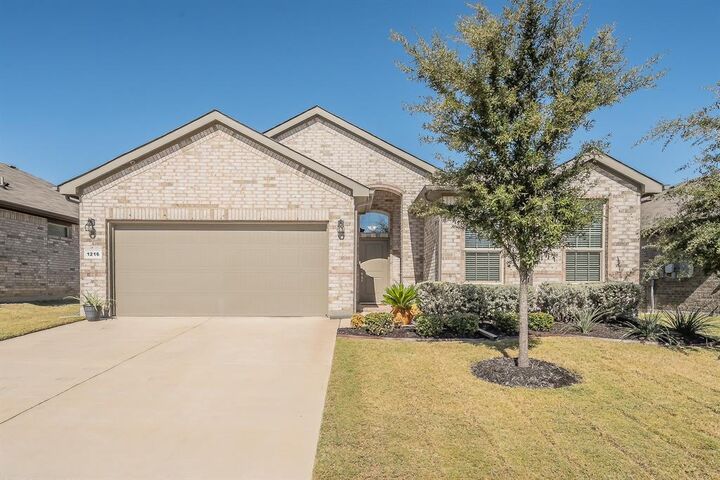 Property Photo: 1216 Kerrville Lane TX 76087