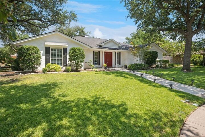 Property Photo:  2801 Elmcrest Circle  TX 75075 