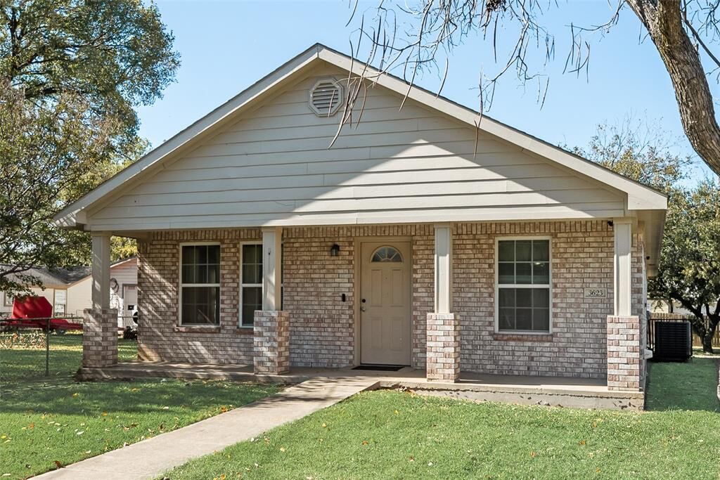 Property Photo: 3623 Palacios Avenue TX 75212