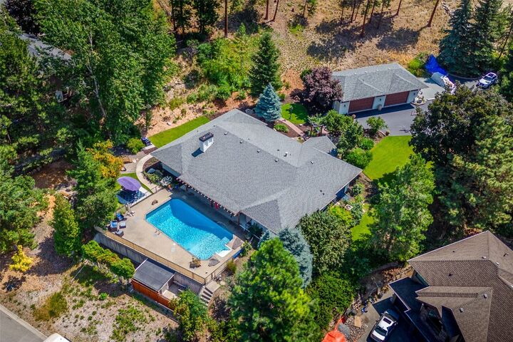 514 Hawes Court  Kelowna BC V1W 4A7 photo