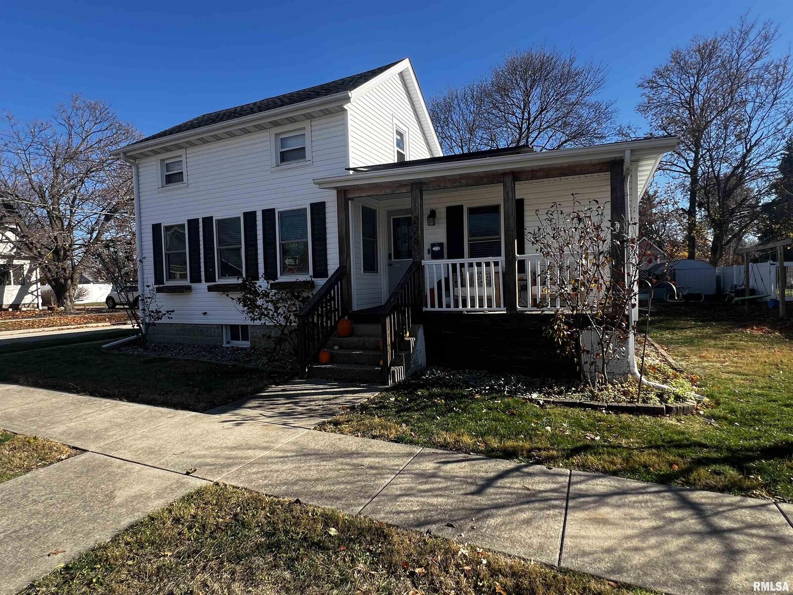 Property Photo:  226 N 4th Avenue  IL 61550 