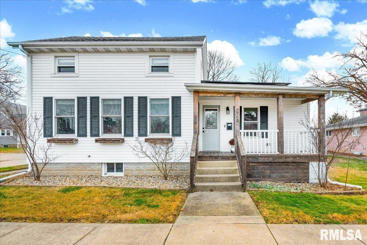 Property Photo:  226 N 4th Avenue  IL 61550 