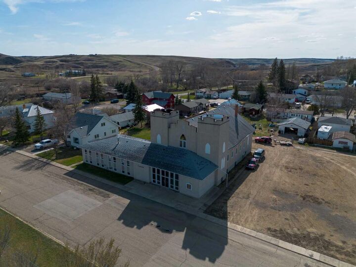 Property Photo: 214 Bruce Avenue AB T0M 0L0