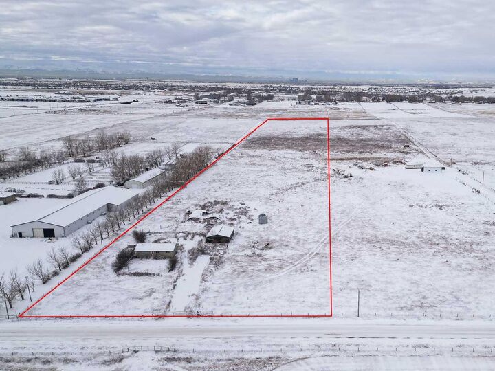 Property Photo:  243069 Range Road 280  AB T1X 2L5 