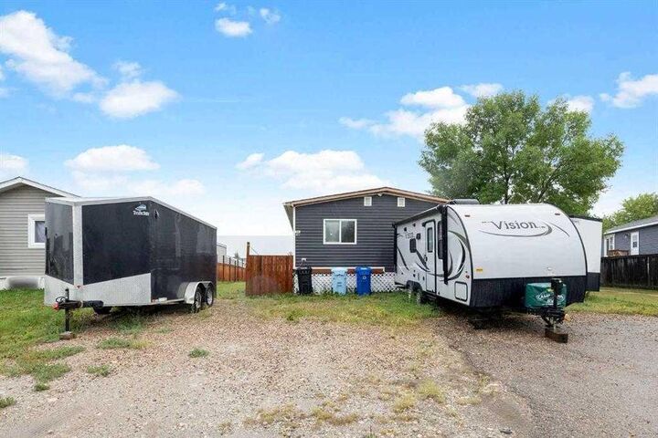 Property Photo:  136 Greenbriar Bay  AB T9H 3Y4 