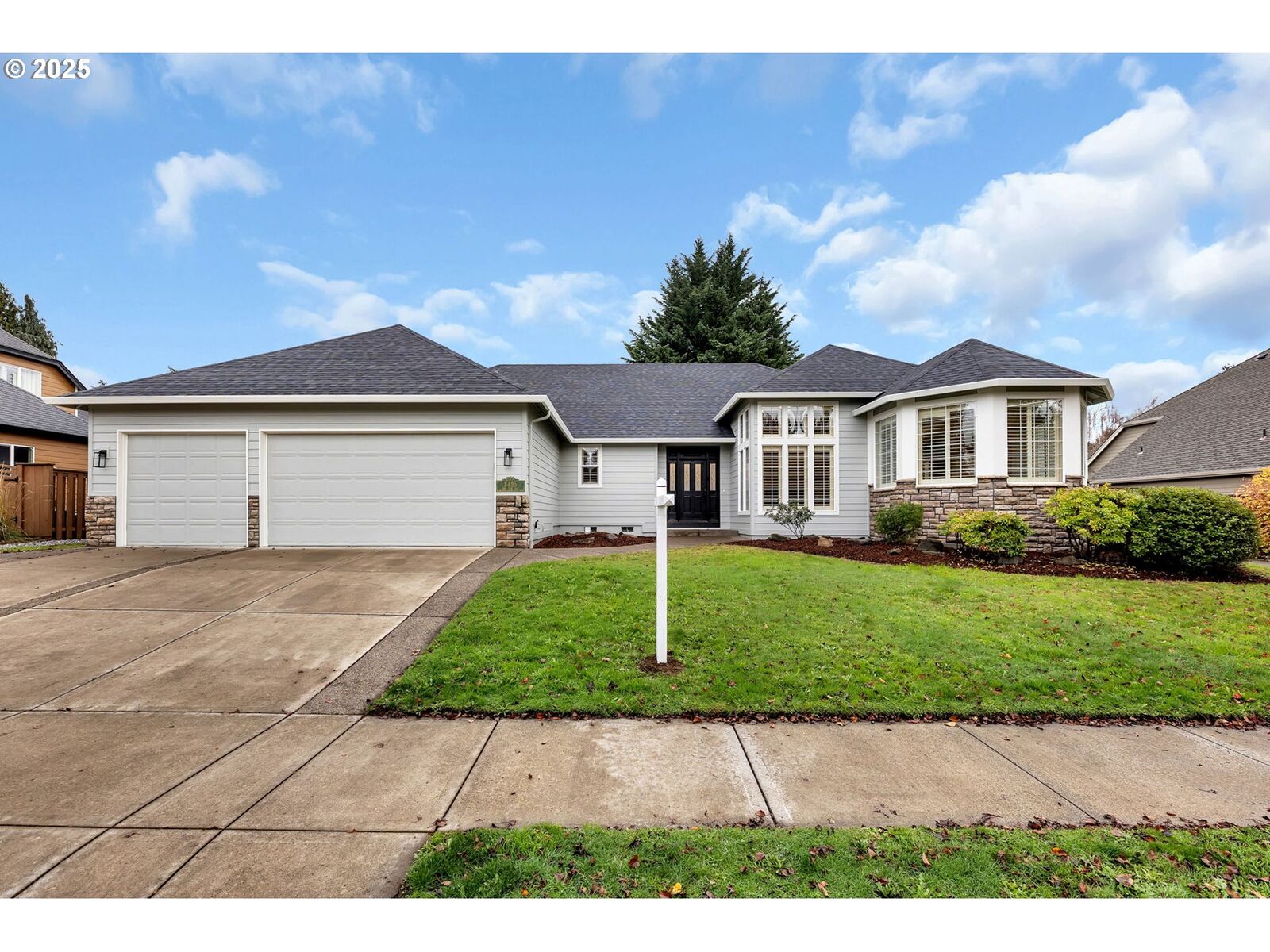 Property Photo:  8405 NW 17th Ave  WA 98665 