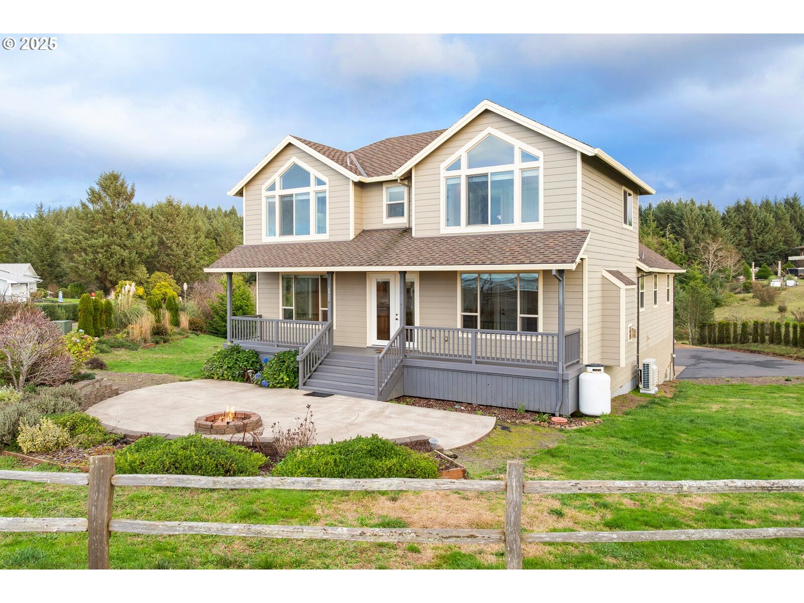 Property Photo:  4955 Bourbon Pl W  OR 97141 