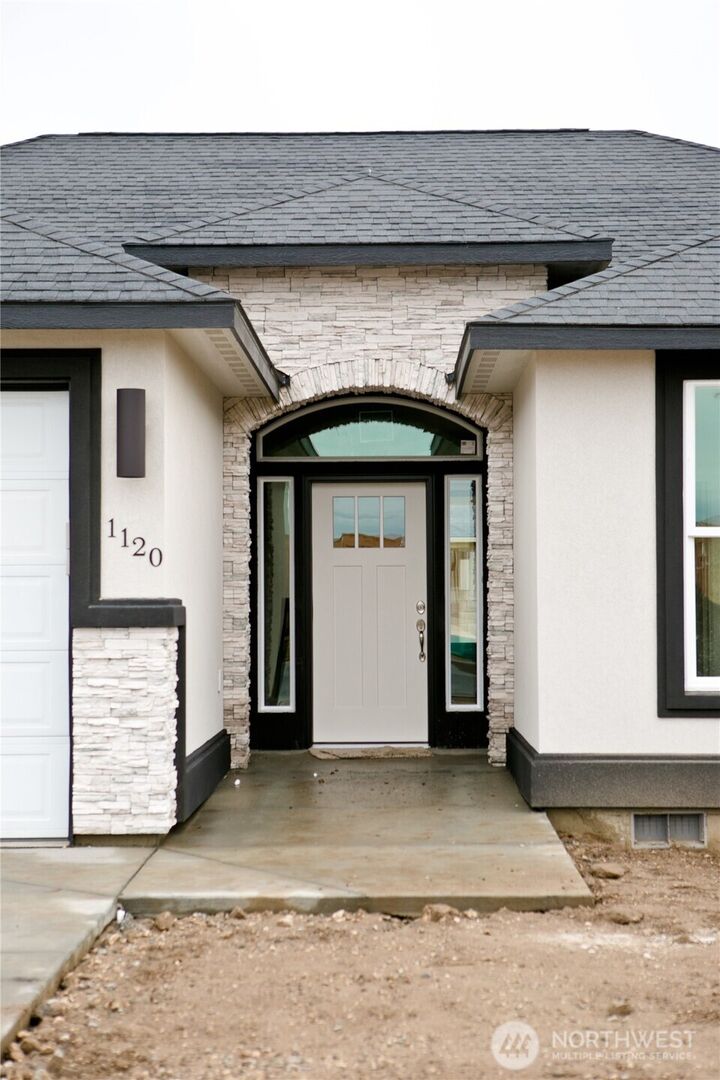 Property Photo:  707  N Street NE  WA 98848 