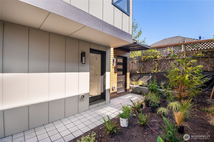 Property Photo:  216  21st Avenue E  WA 98112 