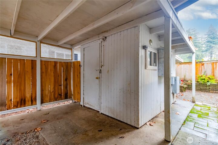 Property Photo: 900 29th Street SE D-11 WA 98002