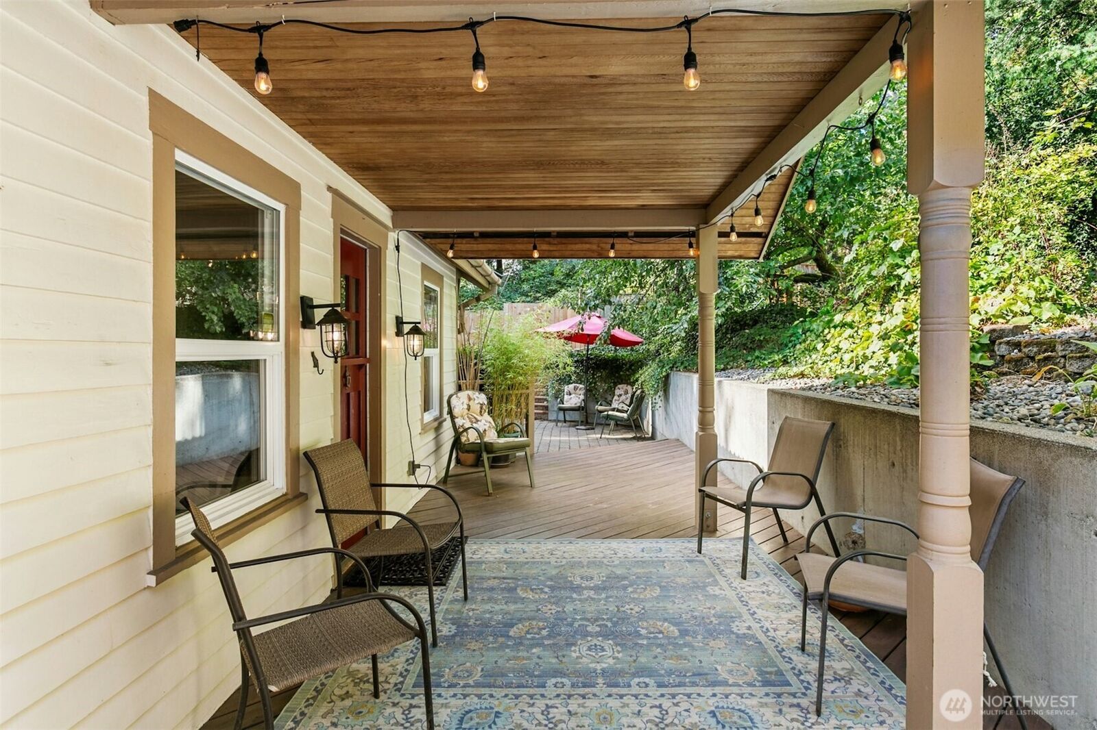 Property Photo:  18901  61 Avenue NE  WA 98028 