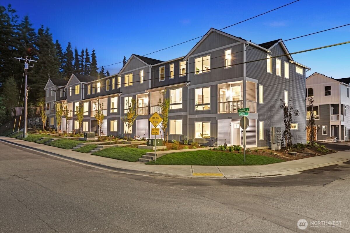 Property Photo:  7027  Rainier Drive G  WA 98203 