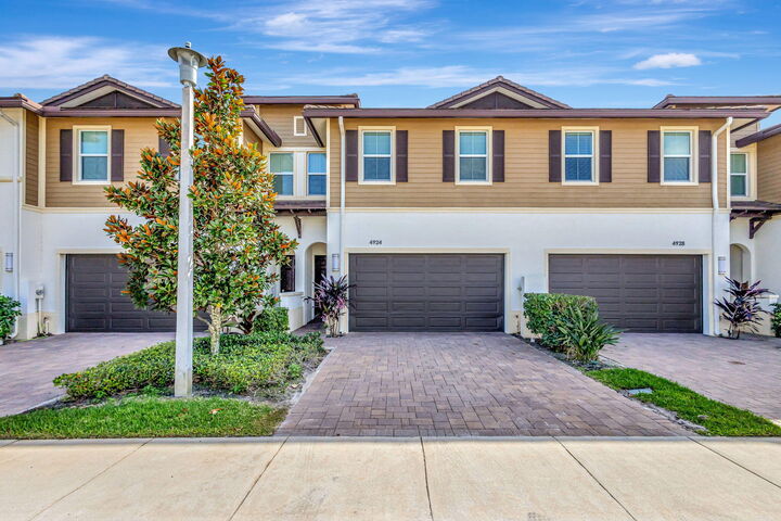 4924 Pointe Midtown Way 21  Palm Beach Gardens FL 33418 photo