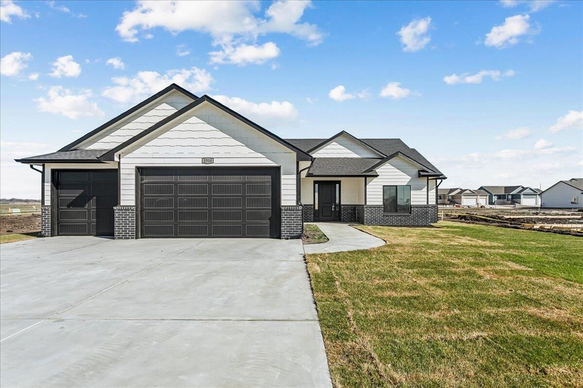 Property Photo:  1510 E Appleton St  KS 67147 