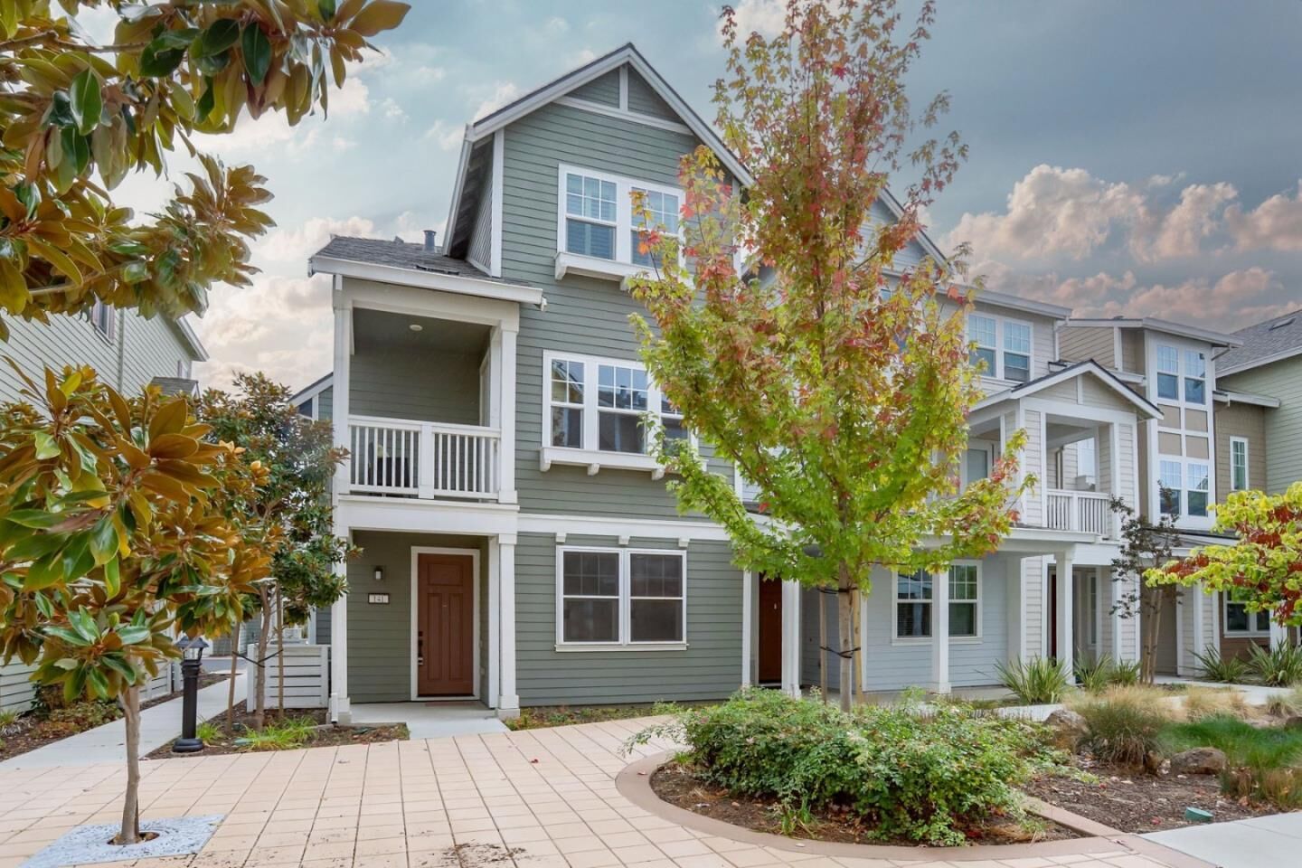 Property Photo:  141 Orbit Way  CA 94043 