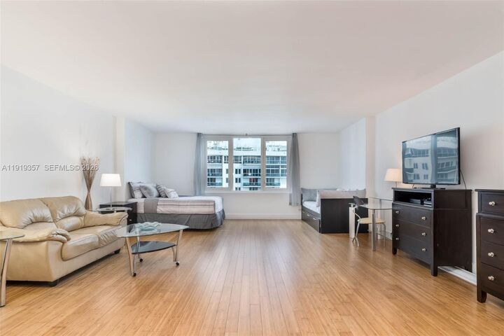 Property Photo:  2301 Collins Ave 1512  FL 33139 