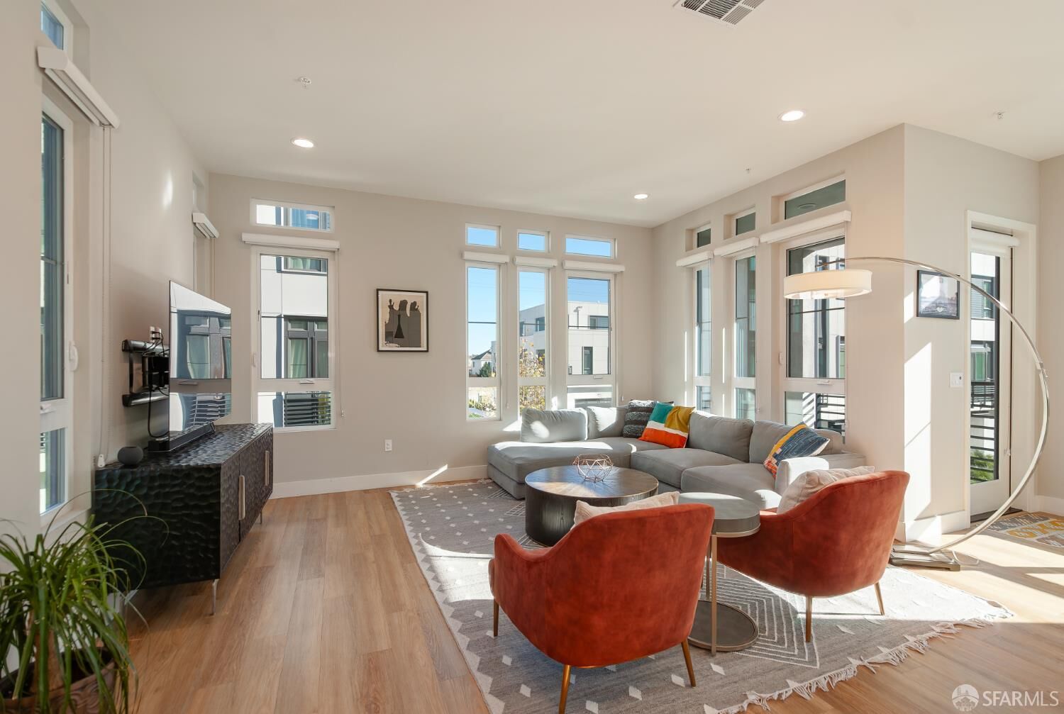 Property Photo: 2137 Starling Lane 502 CA 94501