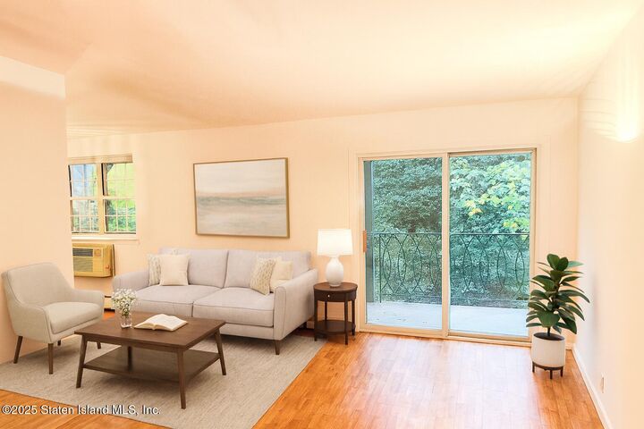 Property Photo:  400 Maryland Avenue 3B  NY 10305 