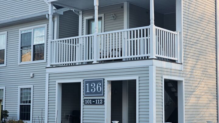 Property Photo:  136 Meridian Street 110  CT 06340 