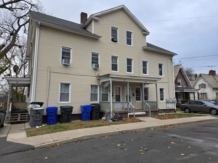 Property Photo: 32 Cottage Green CT 06082