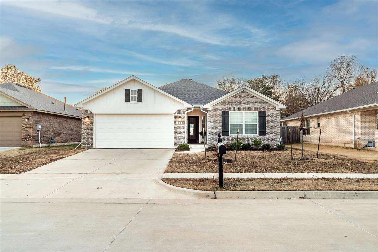 Property Photo: 1304 S Autry Street OK 74074