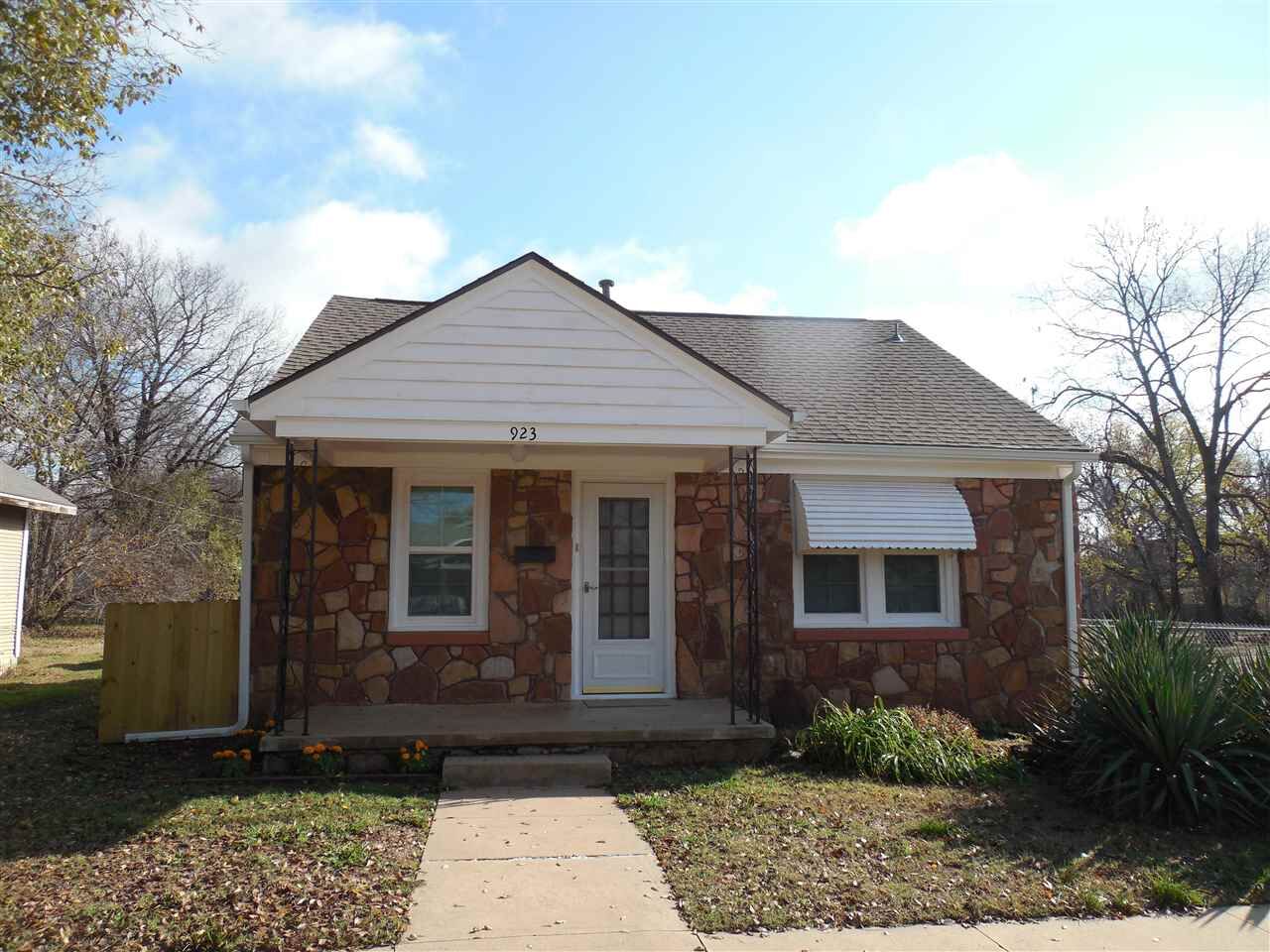 Property Photo: 923 S West Street OK 74074