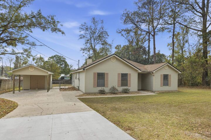 Property Photo: 3105 Elwood Trail FL 32309