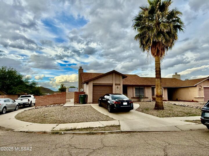 5313 S Oakhaven Drive  Tucson AZ 85746 photo