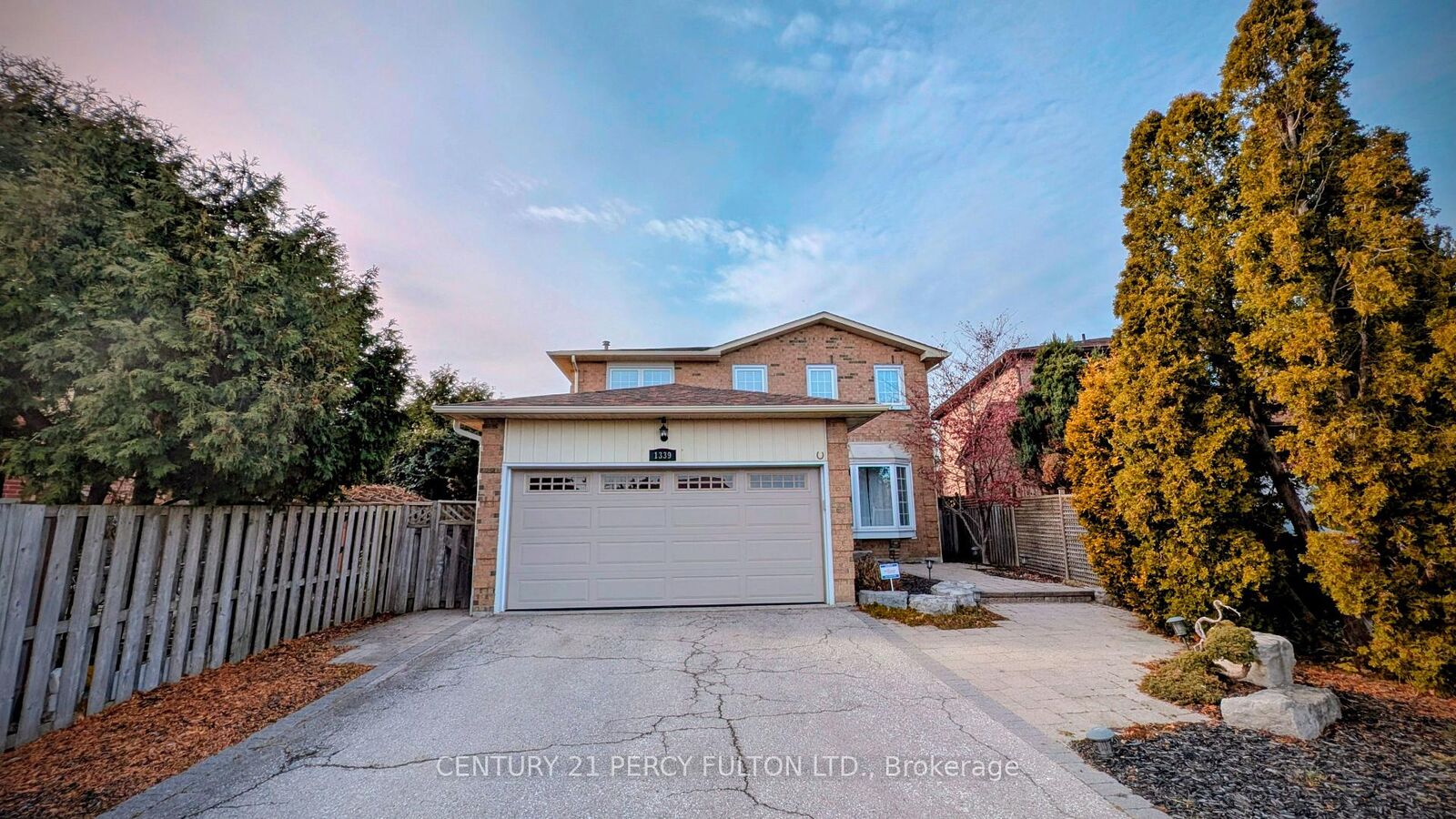 Property Photo:  1339 Quinpool Court  ON L5C 4J3 