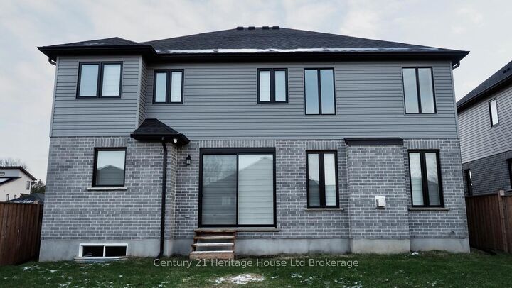 Property Photo:  8 Sycamore Drive  ON N4G 5S3 