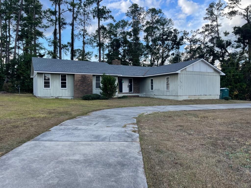Property Photo:  2402 Gornto Rd  GA 31602 