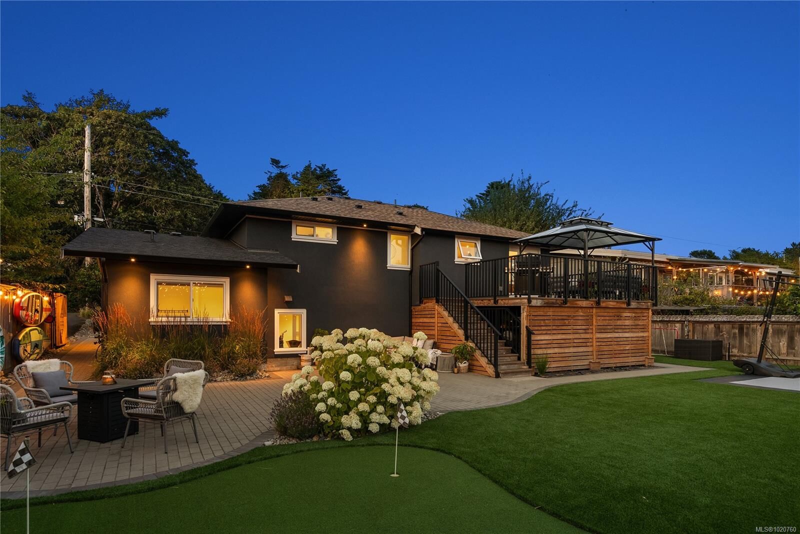 Photo de la propriété: 2095 Lorne Terr BC V8S 2H9