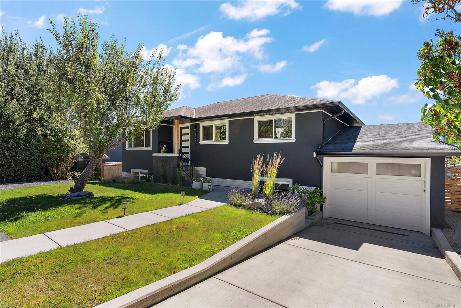 Property Photo: 2095 Lorne Terr BC V8S 2H9