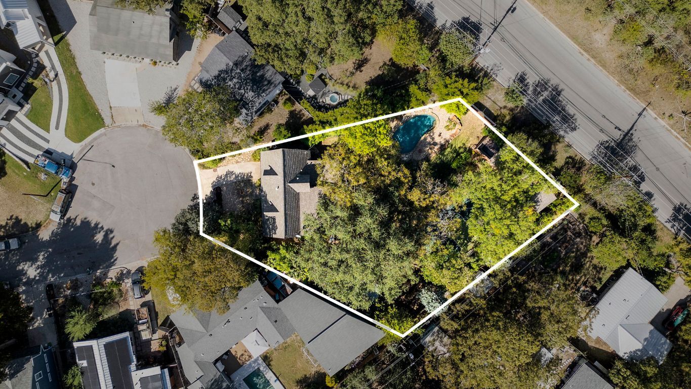 Property Photo:  3201 Overcup Oak Drive  TX 78704 