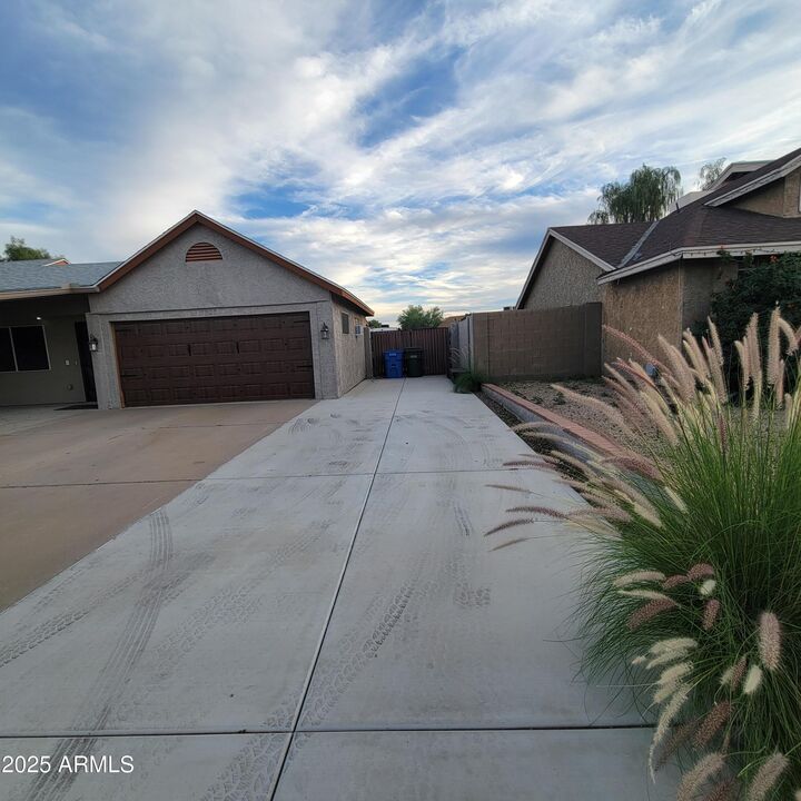 Property Photo: 2121 W Potter Drive AZ 85027