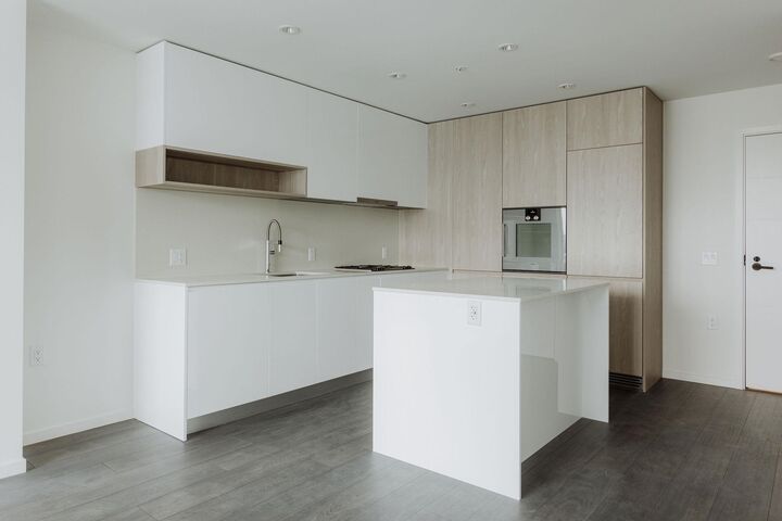 Property Photo:  6200 Minoru Boulevard 609  BC V6Y 0M9 