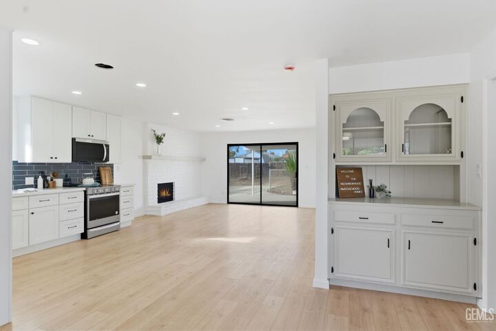 Property Photo:  6710 Pinecone Avenue  CA 93308 