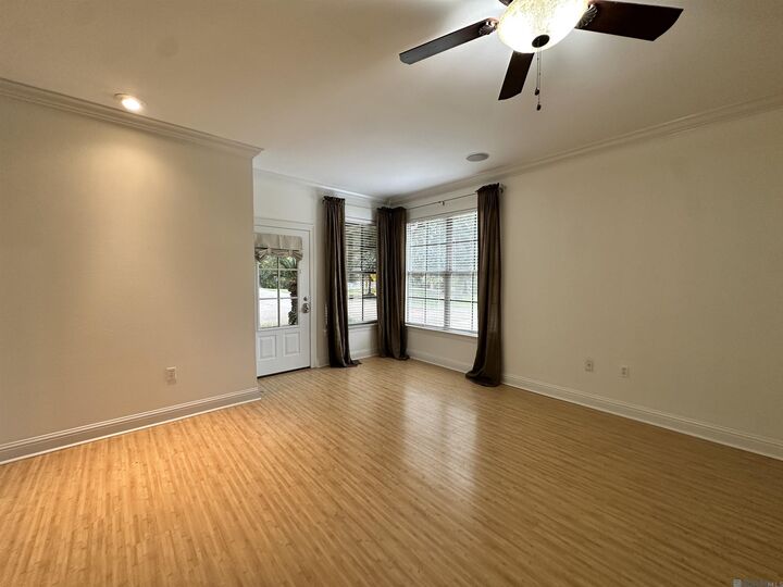 Property Photo: 2966 Magazine Dr LA 70816