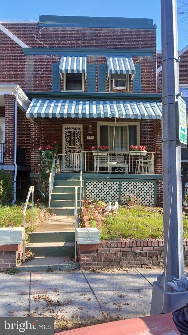 Property Photo:  621 21st Street NE  DC 20002 