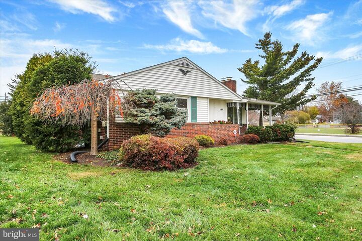 Property Photo: 117 E Maplewood Avenue PA 17055