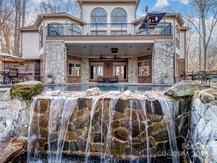 Property Photo: 1090 N Saunders Drive NC 28609