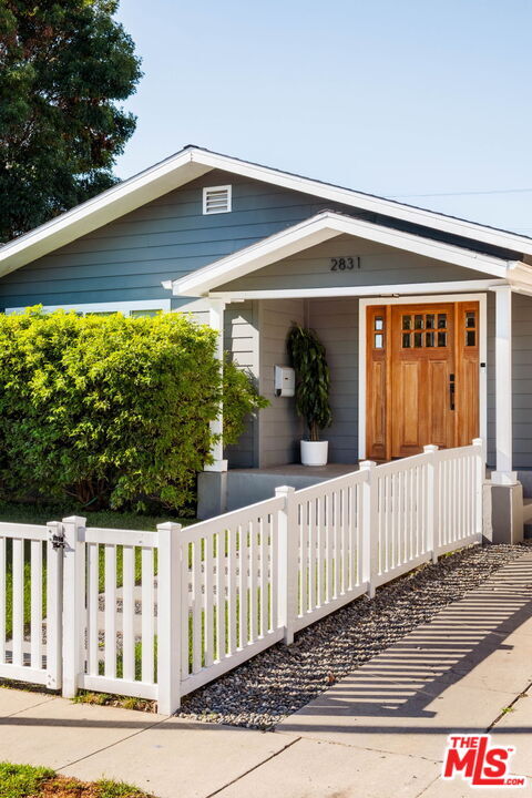 Property Photo:  2831 S Corning St  CA 90034 