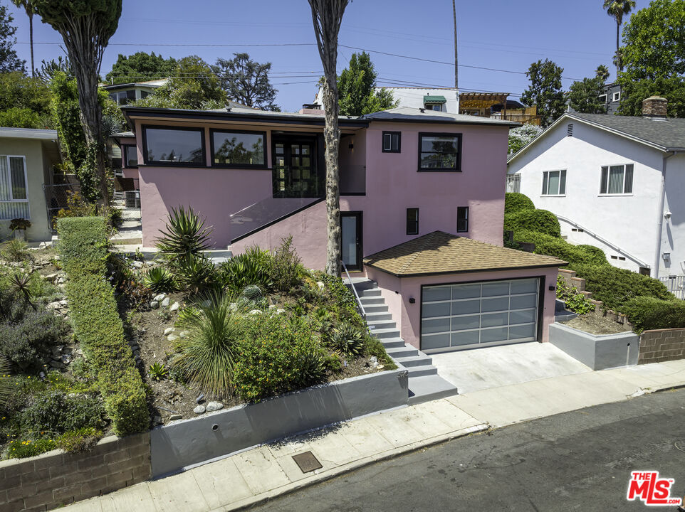 Property Photo:  3110 Berkeley Cir  CA 90026 