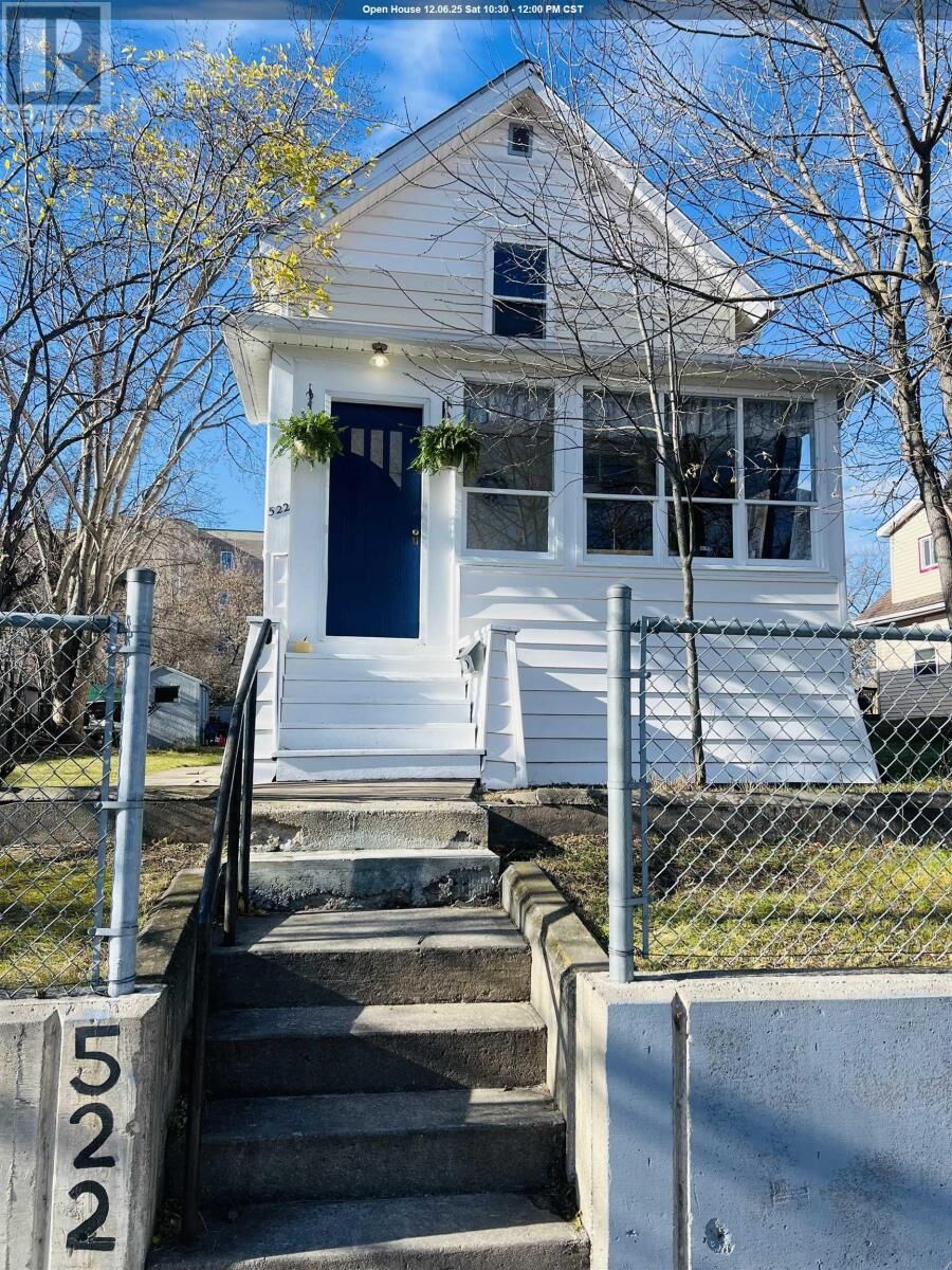 Property Photo:  522 Third Avenue South  ON P9N 1Y2 